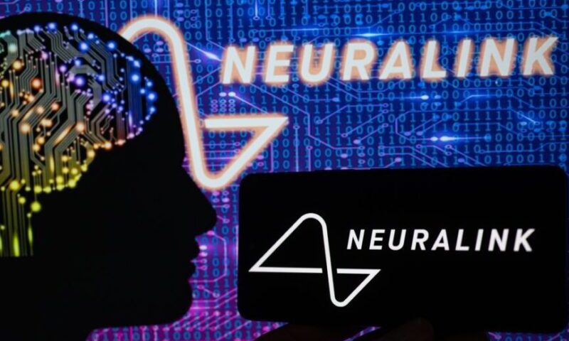 Пацієнт Neuralink зміг керувати мишею за допомогою думки