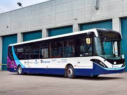Великі безпілотні автобуси тепер обслуговують пасажирів у Шотландії