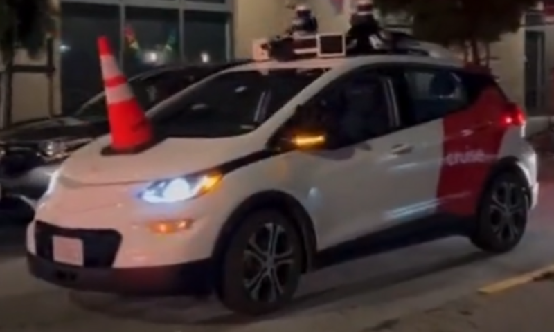 Ненависники роботаксі в Сан-Франциско знерухомлюють безпілотники за допомогою дорожніх конусів