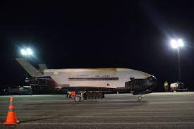 Що таке DARPA? - X-37B - це маневрений шатлоподібний роботизований космічний літак / Photo:https://www.rmf24.pl/