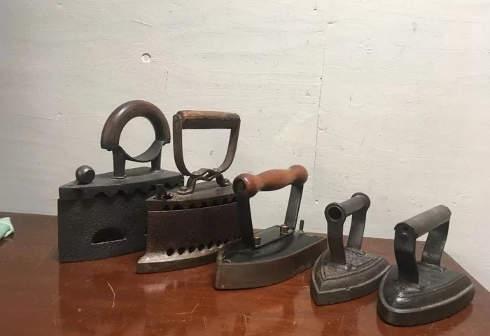 History of the iron and ironing - steam irons - Photo: https://ironsexpert.medium.com/future-of-steam-irons-1235576653d1
