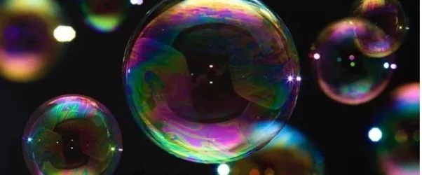 Почему мыльные пузыри являются разноцветными / Photo: https://www.quora.com/How-does-a-bubble-get-so-many-different-colors