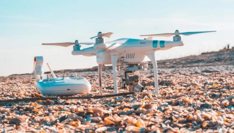 Co to jest dron FPV? / Fot: https://www.adorama.com/alc/everything-to-know-about-an-fpv-drone/