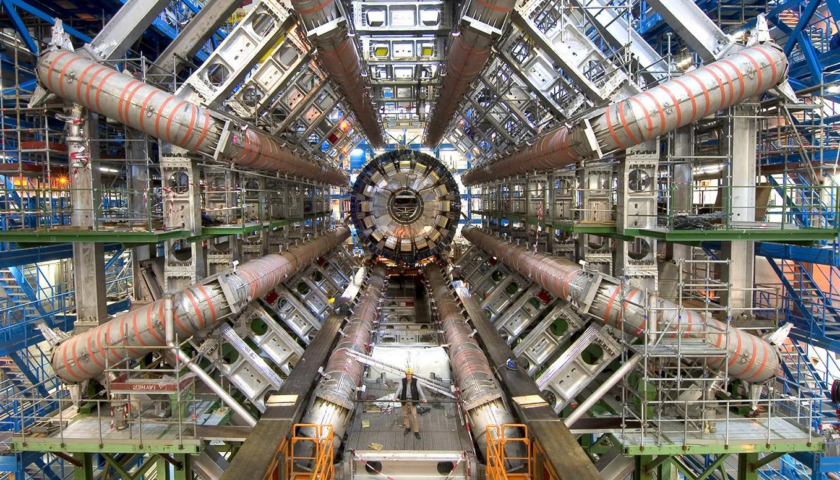 Що таке Бозон Хіггса простими словами? - Великий андронний колайдер (ВАК) / Photo: https://news.uchicago.edu/story/scientists-announced-discovery-higgs-boson-10-years-ago-whats-next